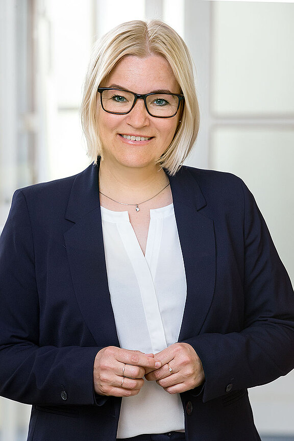 dr_romana_schoen.jpg  
